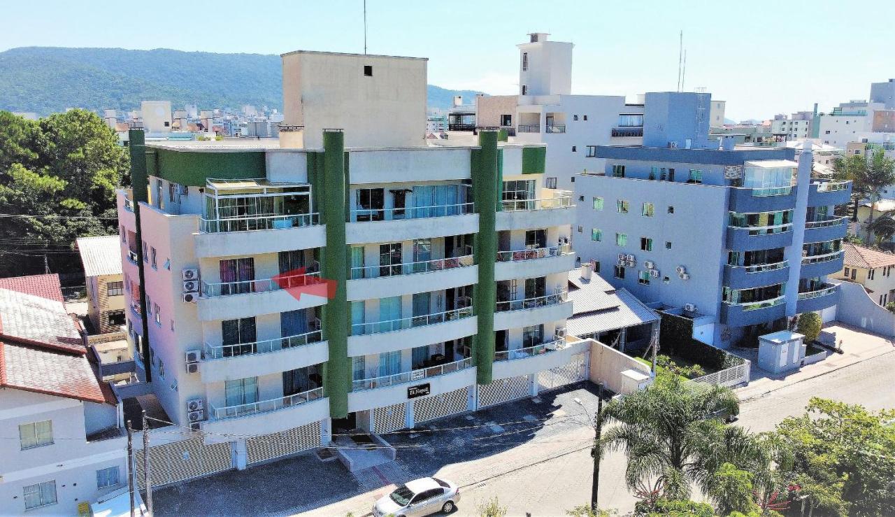 1024 - Apartamento em Bombinhas para locação de temporada - Praia de Bombas Exterior foto